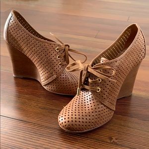 Tory Burch perforated leather wedges size 9